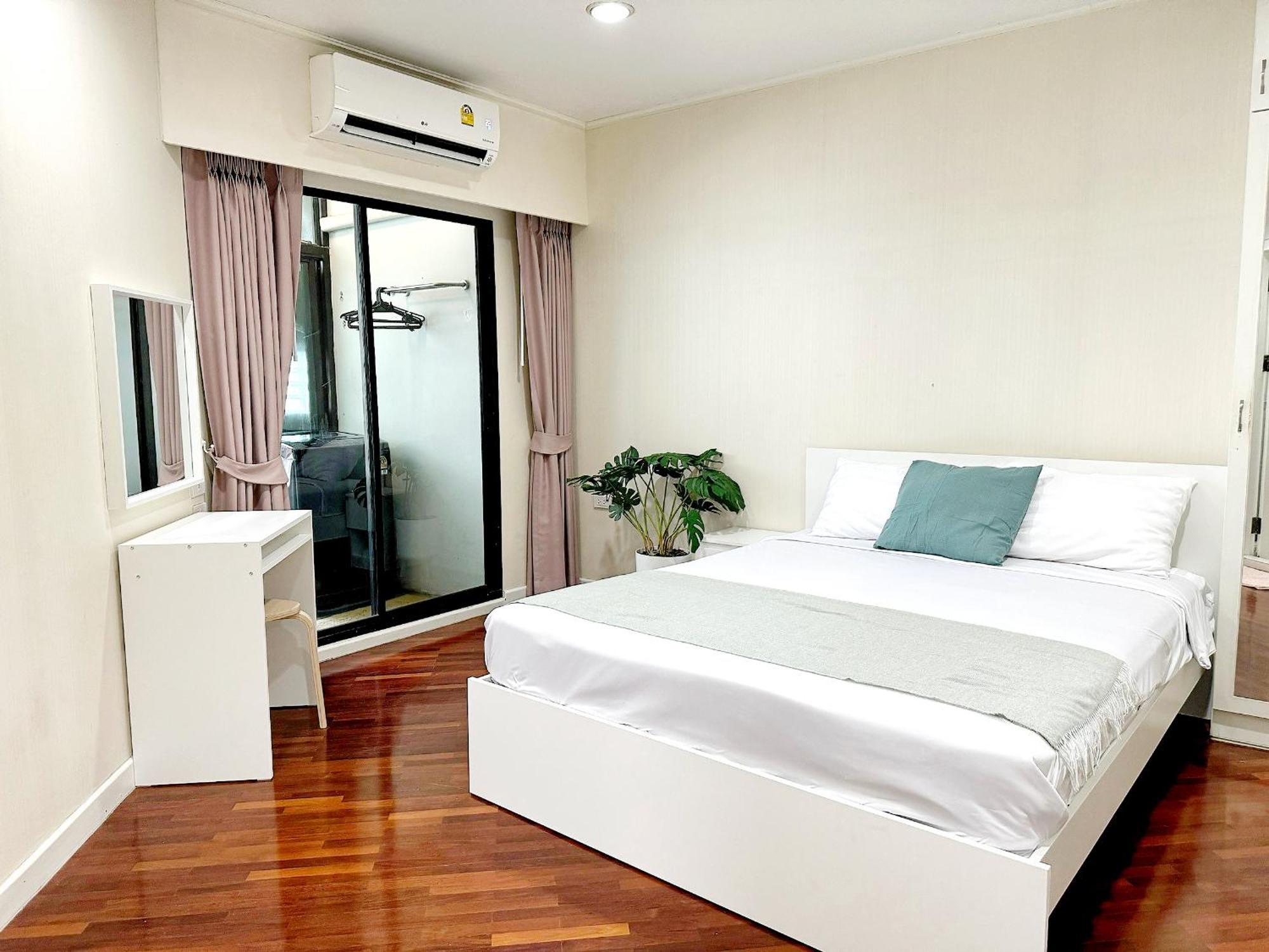 Grand Diamond Condominium Bangkok Exterior photo