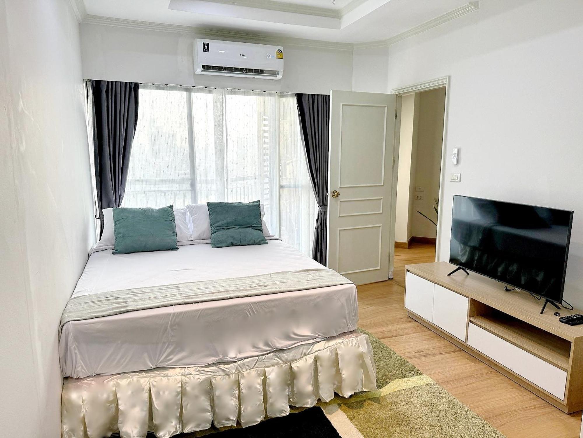 Grand Diamond Condominium Bangkok Exterior photo
