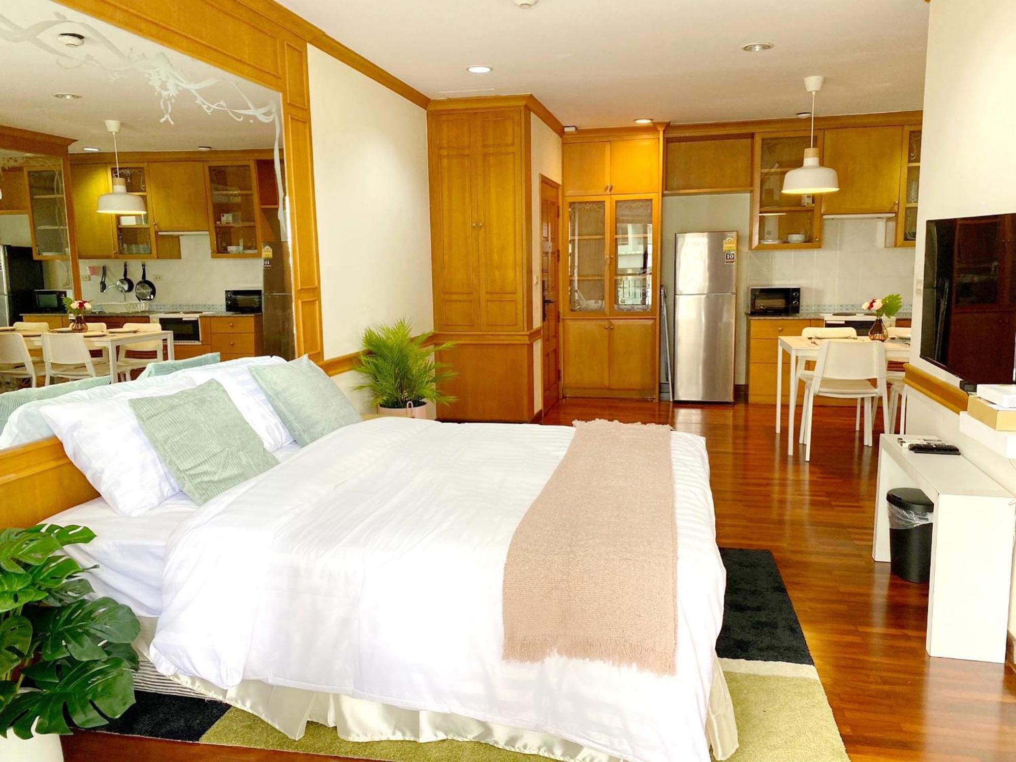 Grand Diamond Condominium Bangkok Exterior photo