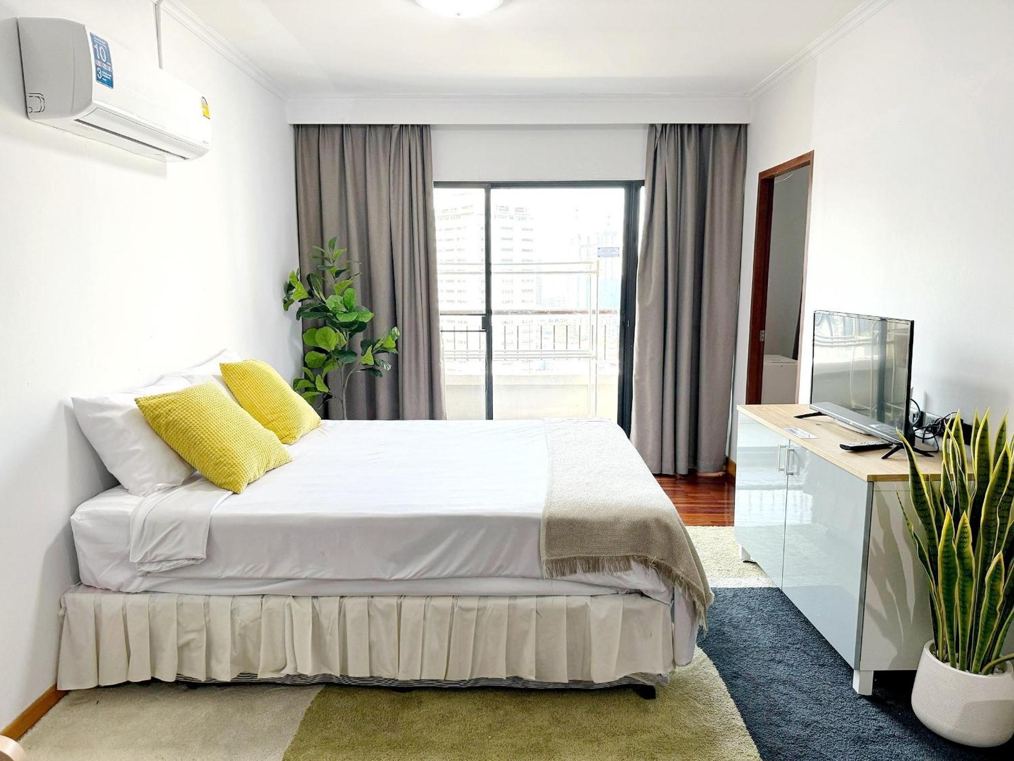 Grand Diamond Condominium Bangkok Exterior photo
