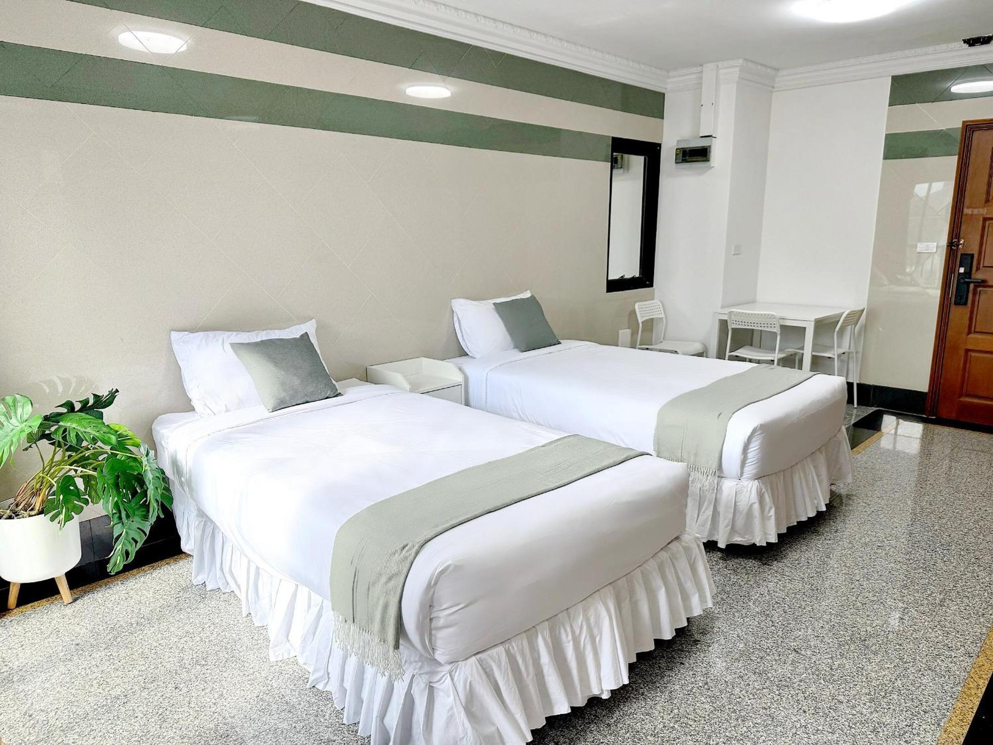 Grand Diamond Condominium Bangkok Exterior photo