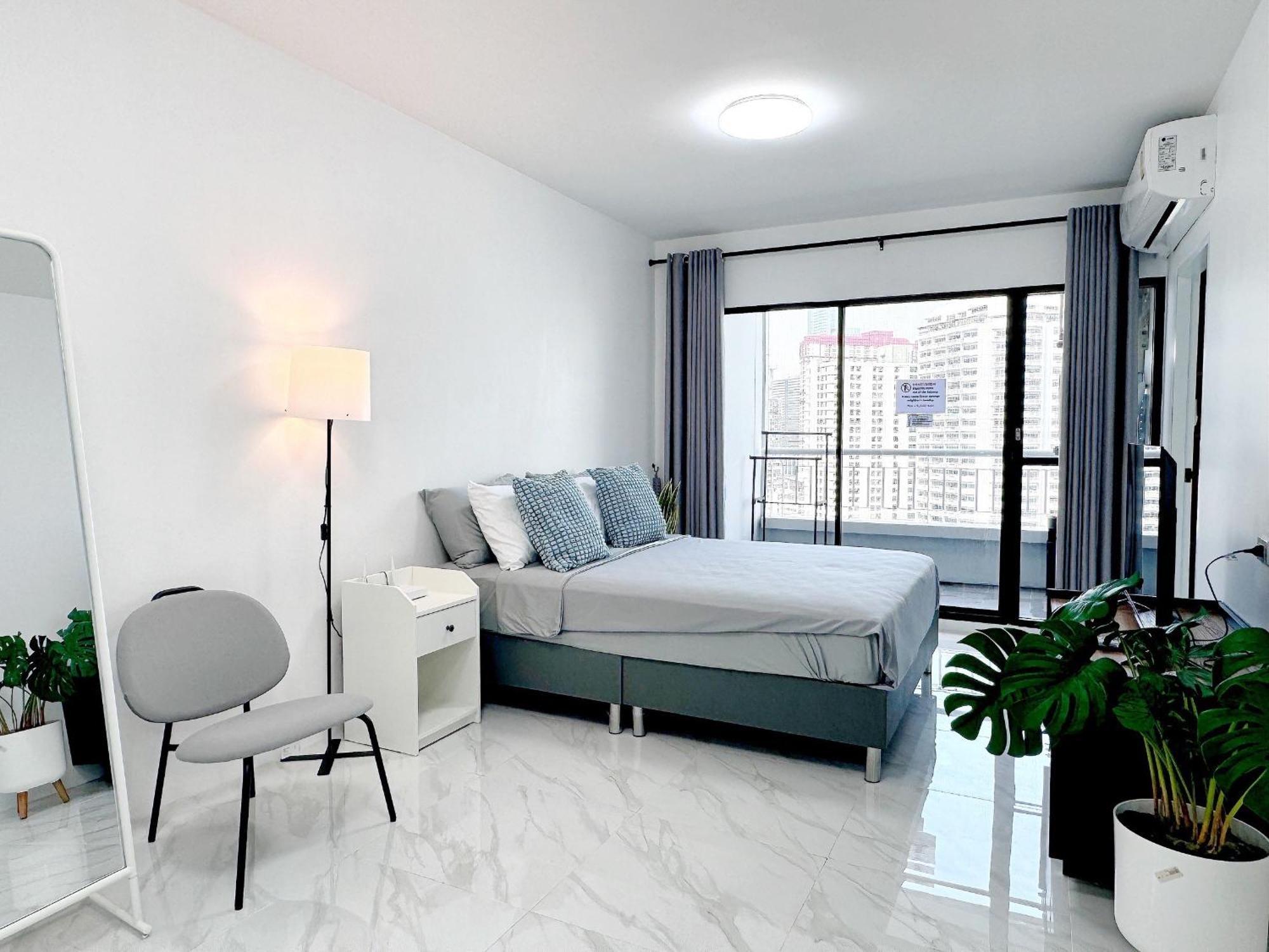 Grand Diamond Condominium Bangkok Exterior photo